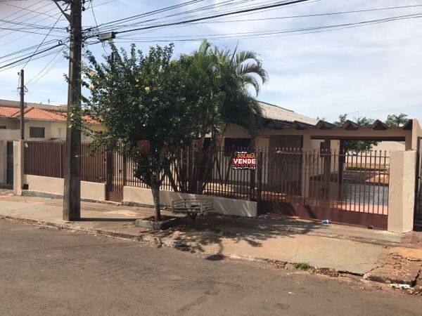 #827 - Casa para Venda em Arapongas - PR