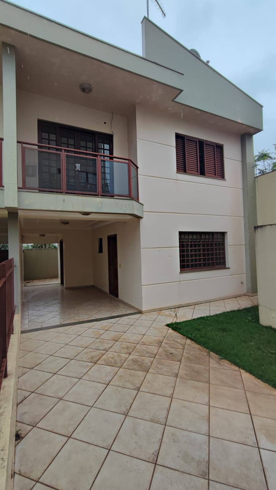 #1150 - Sobrado para Locação em Arapongas - PR