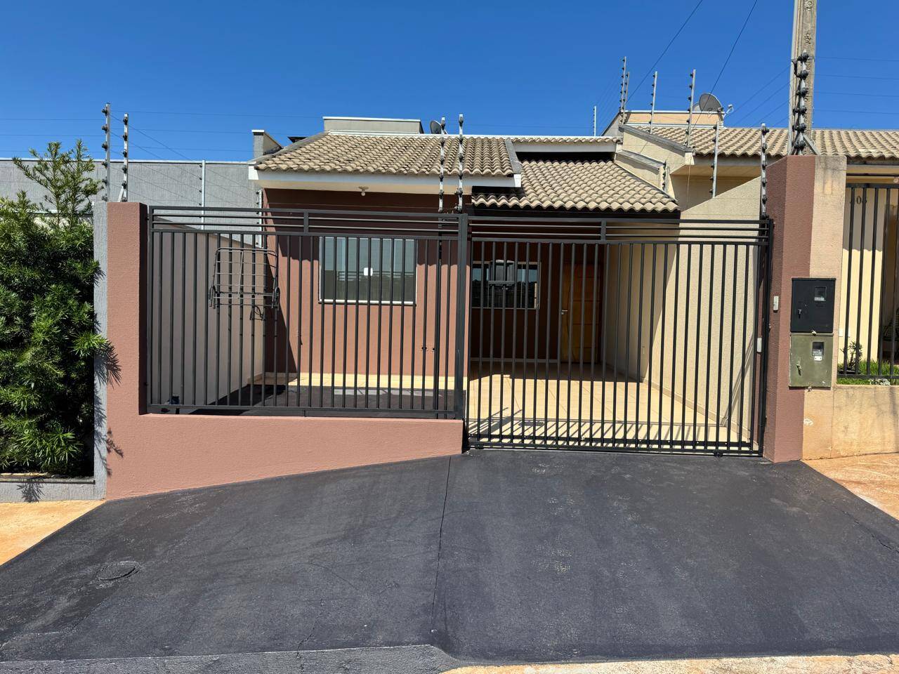 #1649 - Casa para Venda em Arapongas - PR