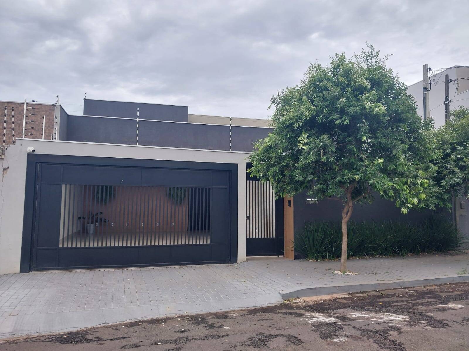 #1672 - Casa para Venda em Arapongas - PR