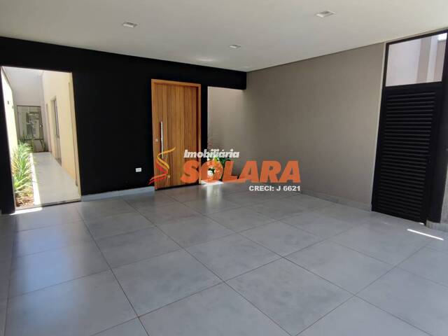 #1827 - Casa para Venda em Arapongas - PR - 2